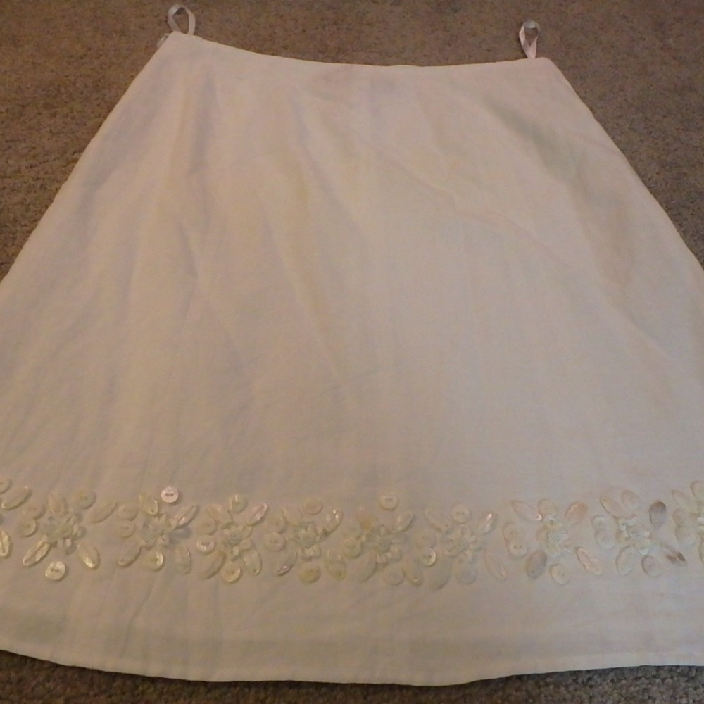 Willi Smith fully lined skirt embellished at hem!